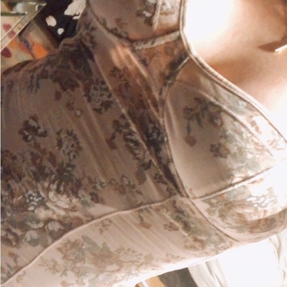 Beautiful pink bustier - Picture 2 of 5